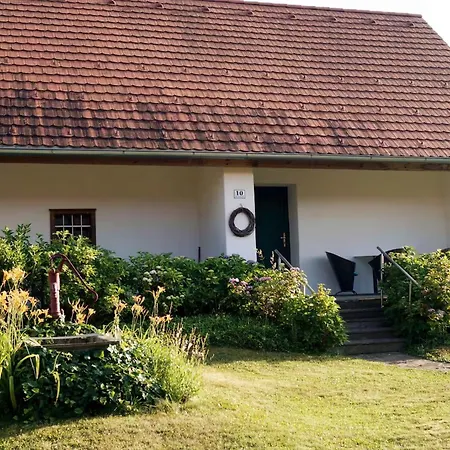 Апартаменты Vulcania - Idyllisches Gaestehaus Mit Pool