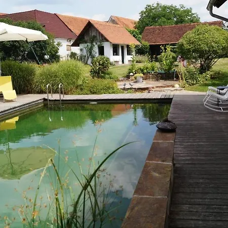 Vulcania - Idyllisches Gaestehaus Mit Pool Апартаменты *
