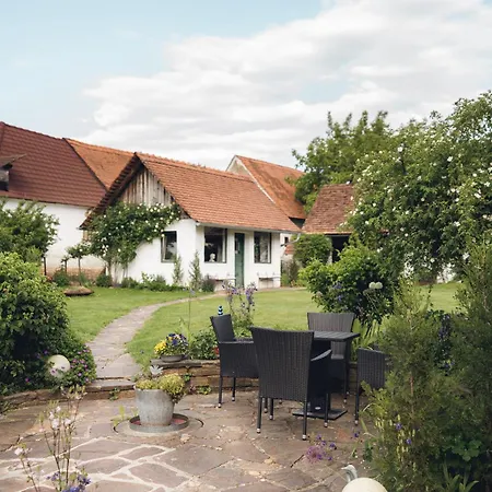Vulcania - Idyllisches Gaestehaus Mit Pool Апартаменты Ilz