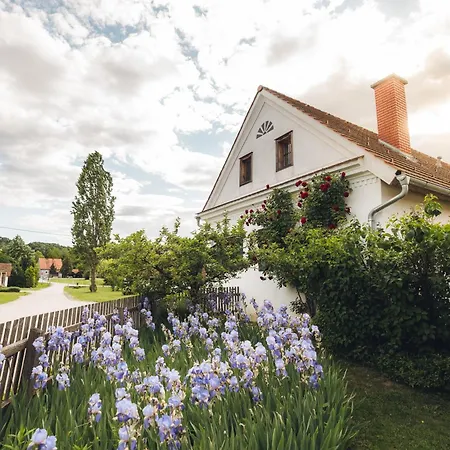 Апартаменты Vulcania - Idyllisches Gaestehaus Mit Pool